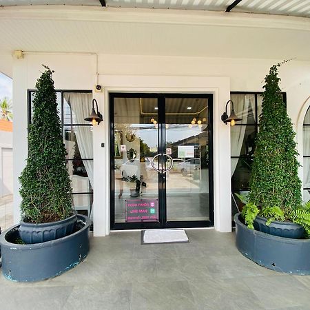 La Riva Boutique Hotel Kamphaeng Phet Exteriör bild