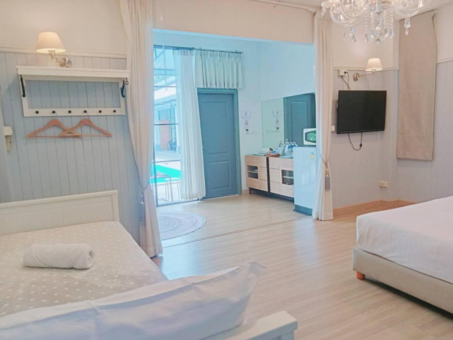 La Riva Boutique Hotel Kamphaeng Phet Exteriör bild