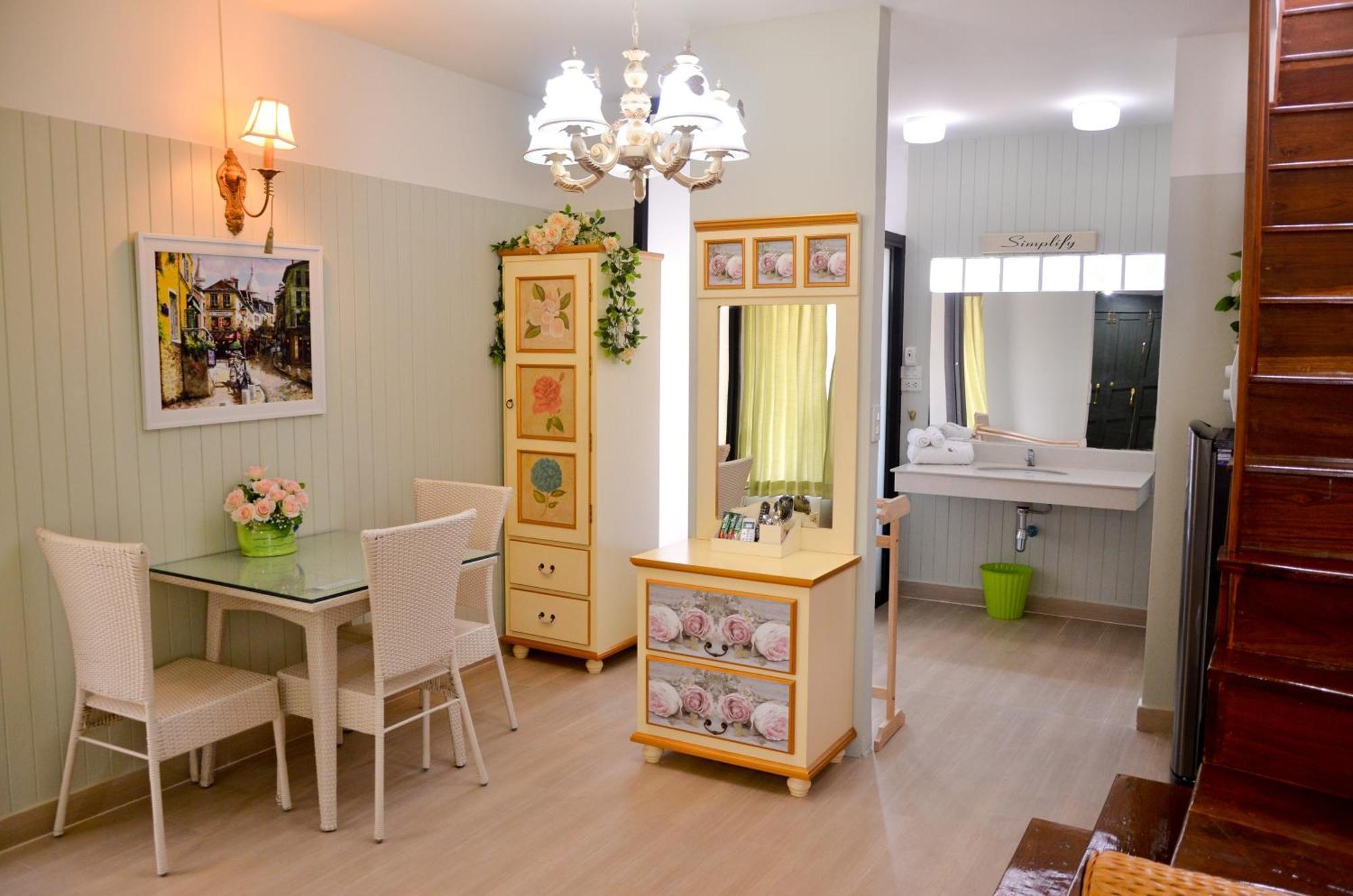 La Riva Boutique Hotel Kamphaeng Phet Exteriör bild