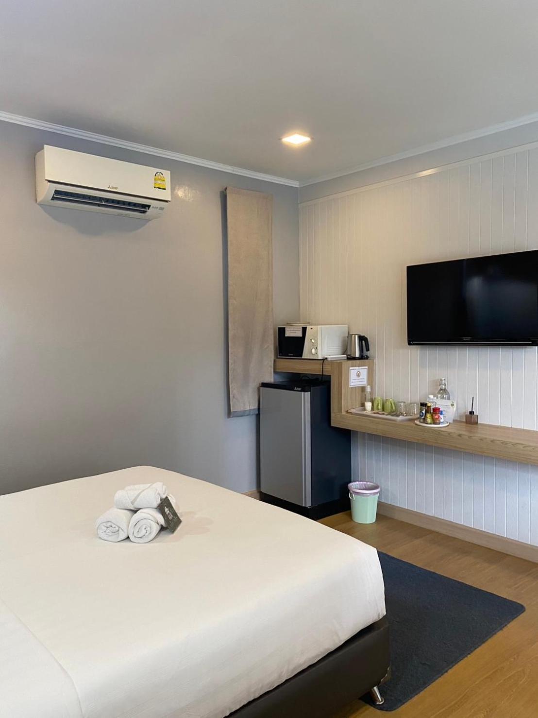 La Riva Boutique Hotel Kamphaeng Phet Exteriör bild