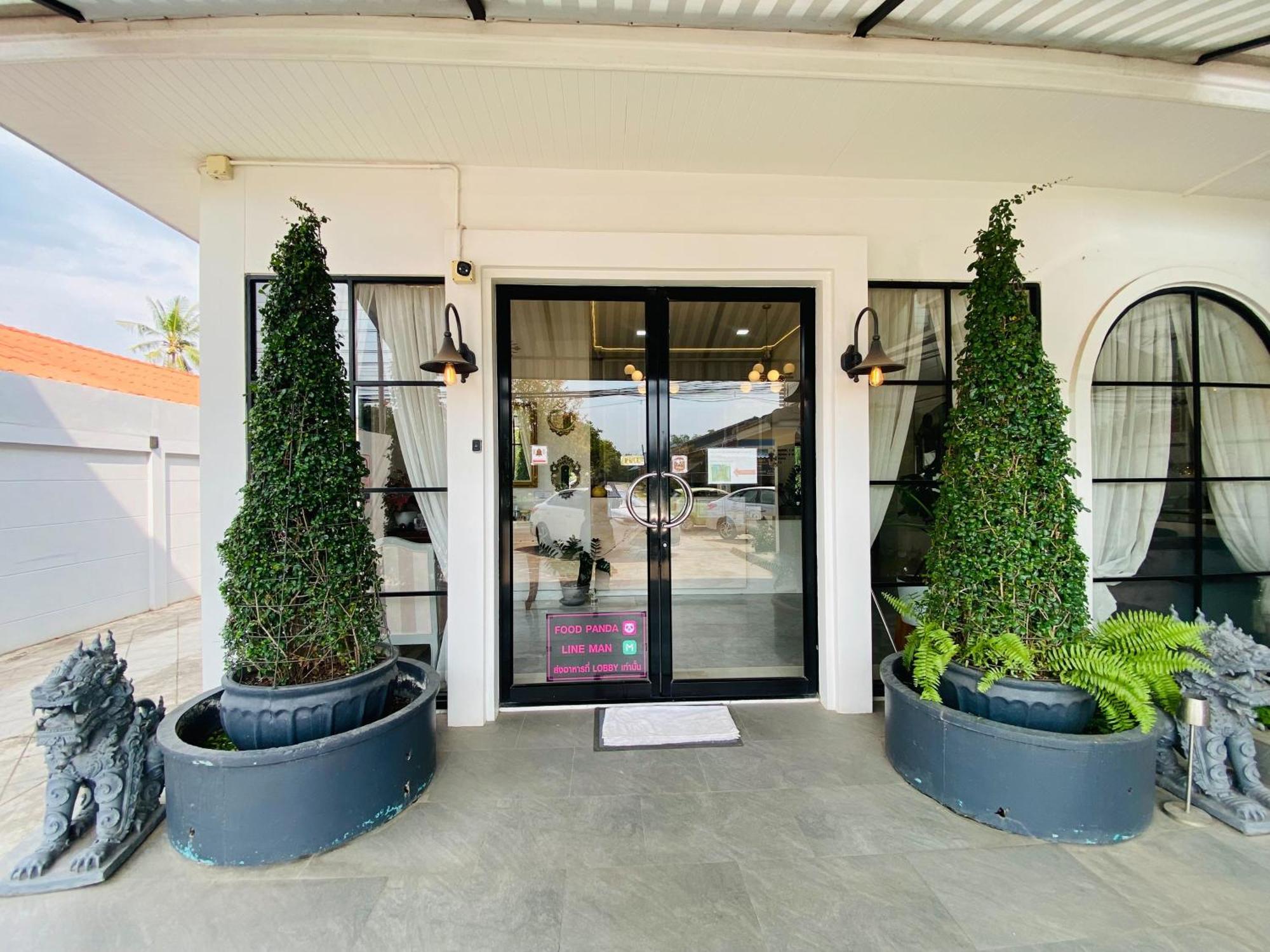 La Riva Boutique Hotel Kamphaeng Phet Exteriör bild