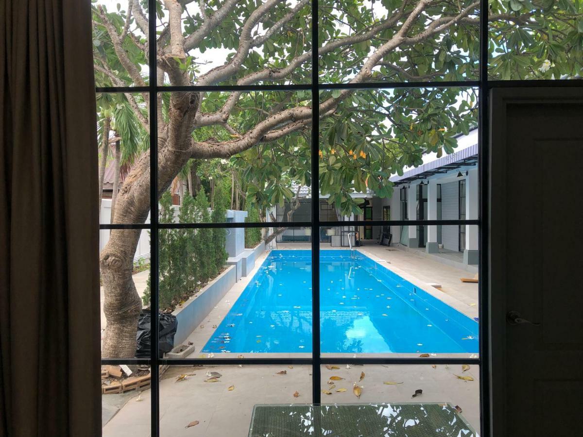 La Riva Boutique Hotel Kamphaeng Phet Exteriör bild
